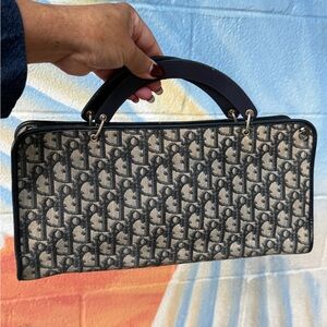 Christian  Dior  Vintage
1970s CHRISTIAN DIOR MONOGRAM HAND BAG